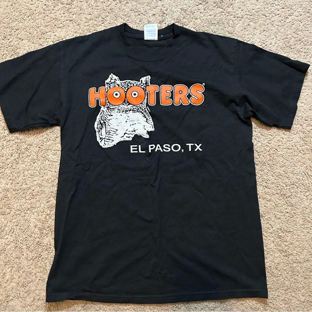 Vintage Hooters El Paso Texas Classic Black Short Sleeve T Shirt Medium